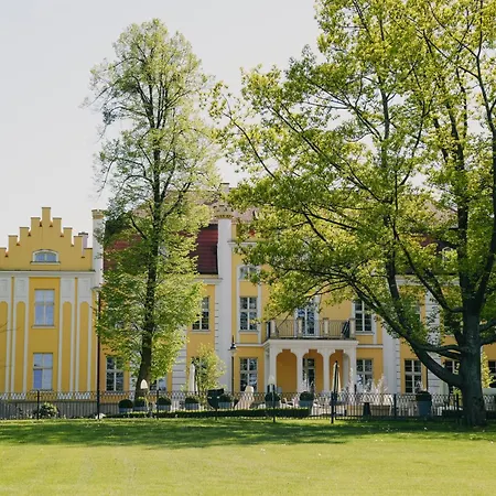 Отель Relais & Chateaux Hotel Quadrille - Adults Only Гдыня